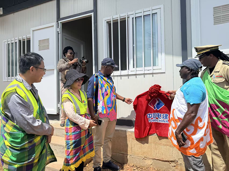 光伏項目4 部長揭牌.jpg