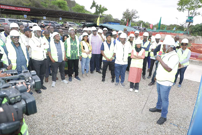 考察現(xiàn)場 (1).jpg